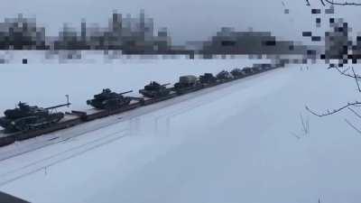 RU POV: Another convoy with T-90M and T-72B3 tanks. 2022, reportedly in the Mogilev region of Belarus. Some have already been painted in winter camouflage