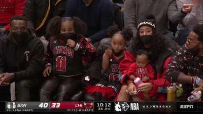[Highlight] DeRozan's daughters mimic his free throw technique courtside