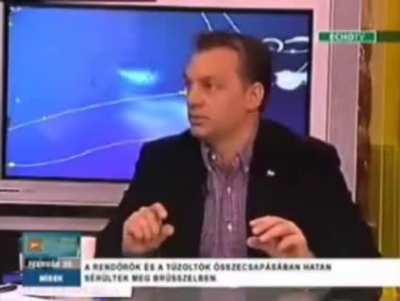 Egy kis útmutató, miért paráztat Orbán folyton világháborúval, miért beszél háborúpárti EU-ról és Amerikáról a saját 