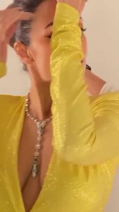 Malaika Arora Yellow 💛 Sexy Dress 🔥💯