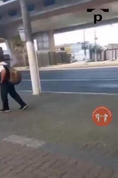 Caso isolado 18024 de hoje (A.C.	A.B.)