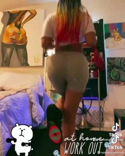 She different with it 👀