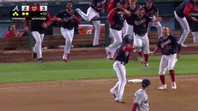 [Highlight] CJ Abrams walks off the Braves in the 10th inning!
