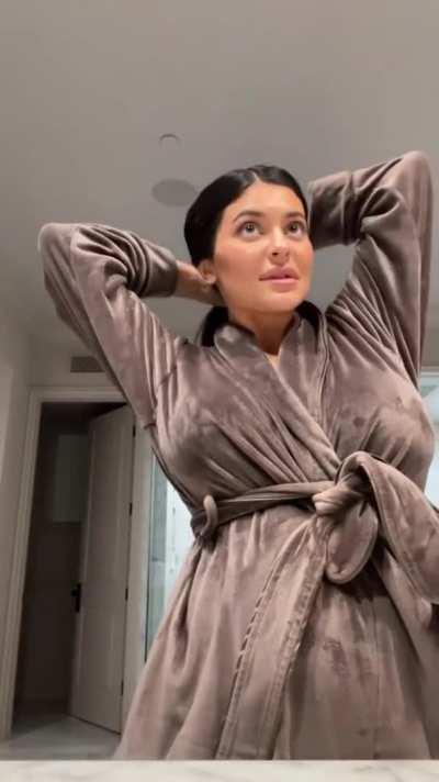 Kylie looking busty in a robe today