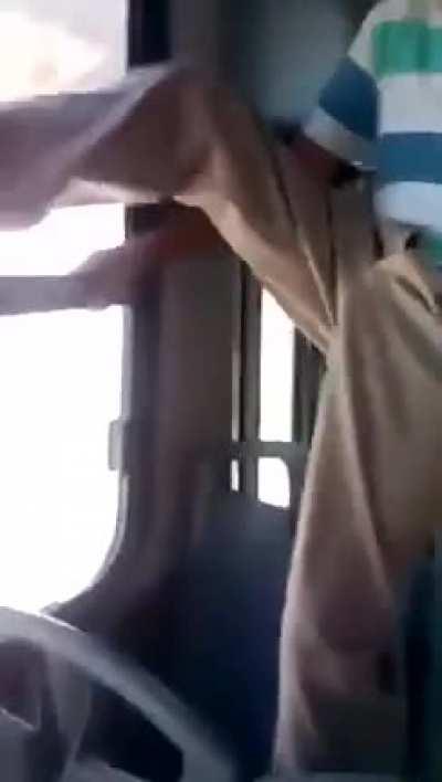 agarraron al papa del uriel en el bus banda