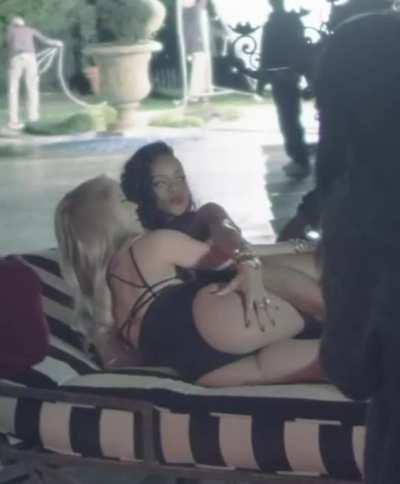 Rihanna grabbing Shakira's ass