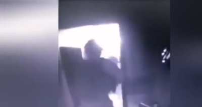 Repost* 22 SAS and SFSg conducting DA Raid in Iraq 