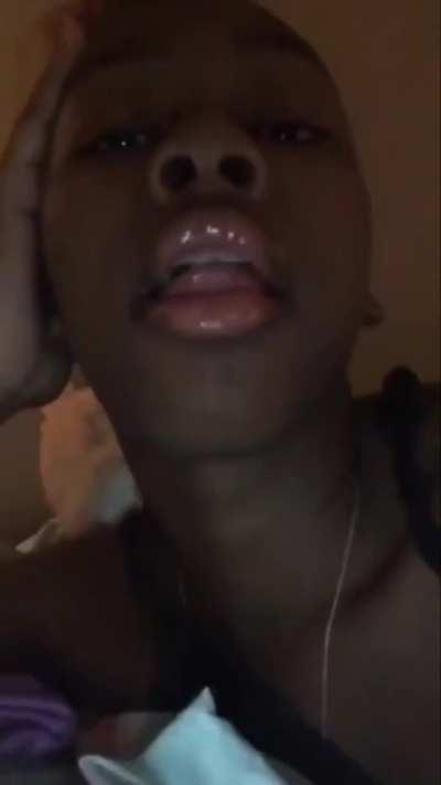 her tongue go crazy 😩