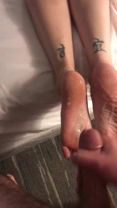 she rubs my cum into her soles