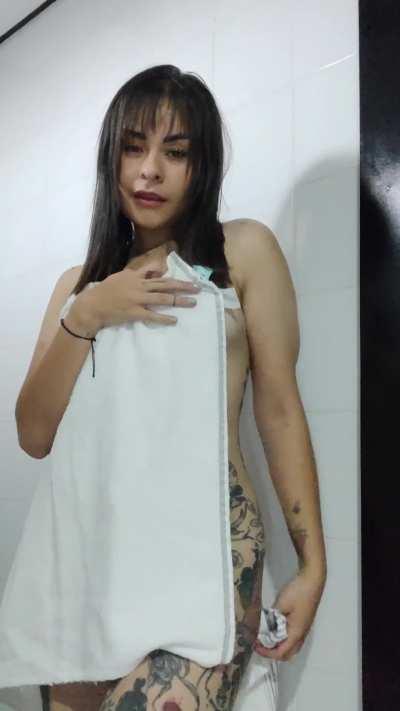 Are you ready to shower with a latina milf?