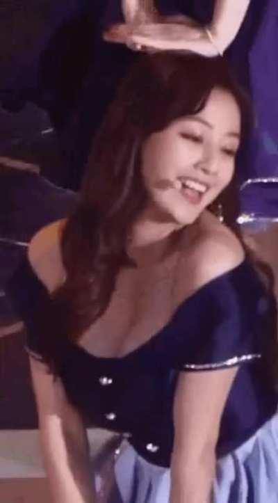 jihyo cleavage