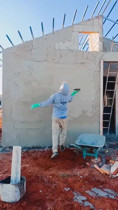 How this worker throws mortar onto a wall
