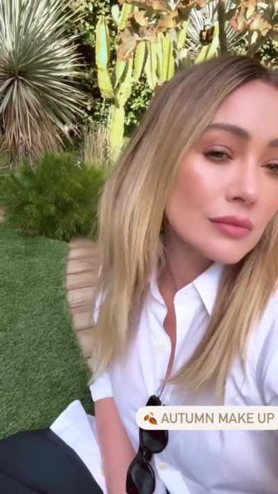 Showing off her autumn makeup on her IG story | November 2024 