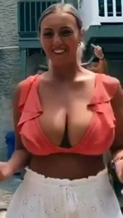 The guy friends are sick and tired of all the dancing 😂