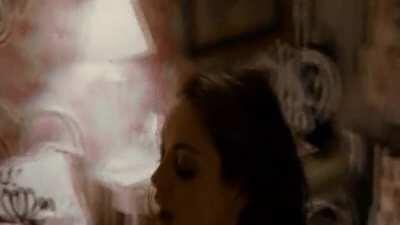 Natalie Portman vs Mila Kunis