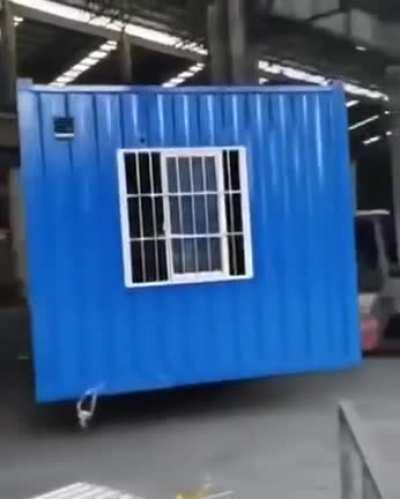 A REALLY PROFESSIONAL FORKLIFT OPERATOR