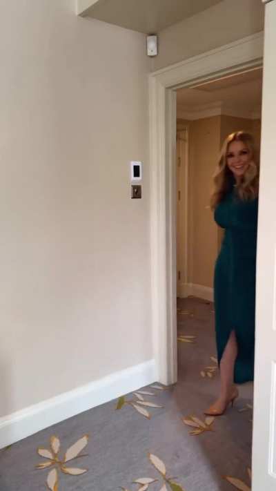 Wow! This cougar never fails to impress! 🤤