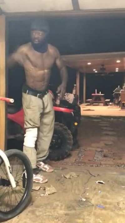 Unc tweaking Infront of a lil white kid 😭