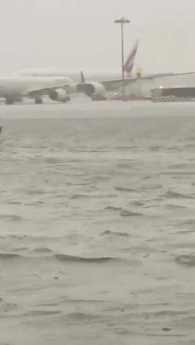 Dubai International Airport Is Closed...