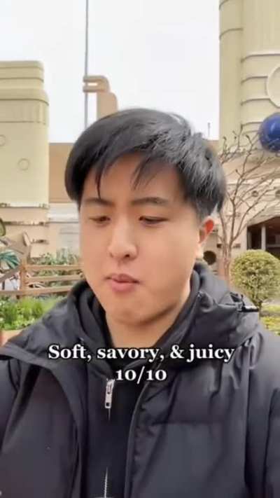 ate mikasas bun 😳