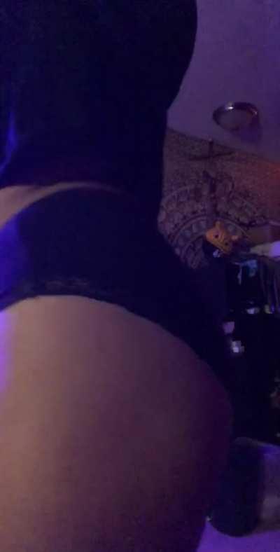 Lemme be your [f]avorite submissive goth booty toy🖤🍑😈