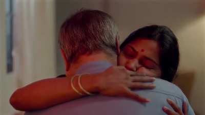 Usha Jadhav hot scene (Bare back, lip kiss, navel kiss)