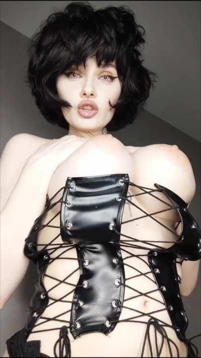 Come to me, I'll show you pretty boobs