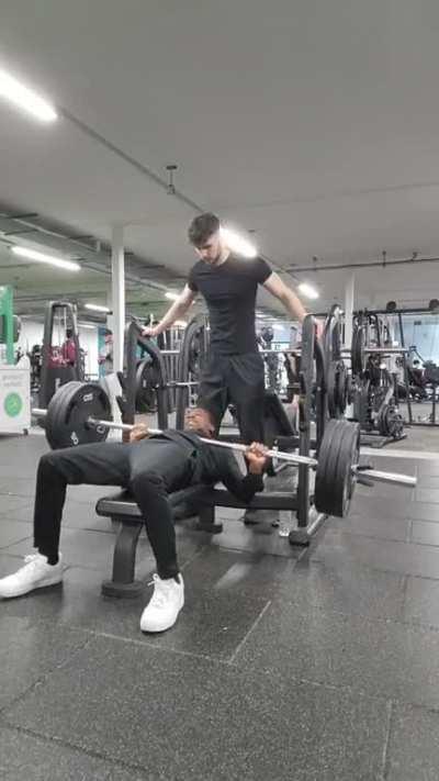 Spotter just watching bro suffer 😭
