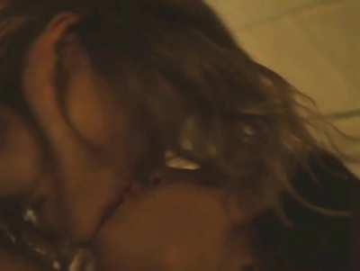 Monica Raymund & Tonya Glanz in 'Hightown' (S02E03)