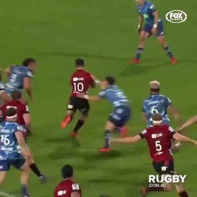 Richie Mo'unga recovers his own restart kick