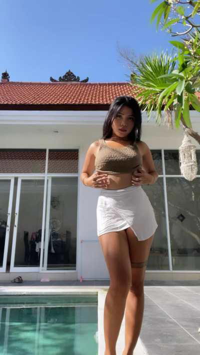 Sexy legs, cute butt and perky titties 