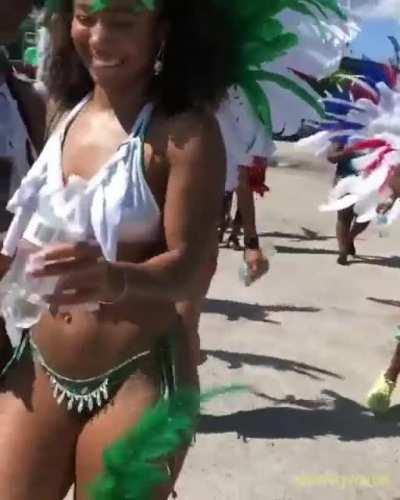 Mataya looking good on the road 💚