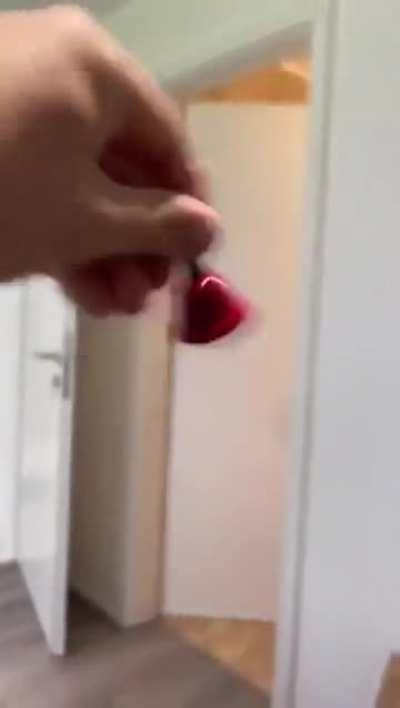 На что то намекает