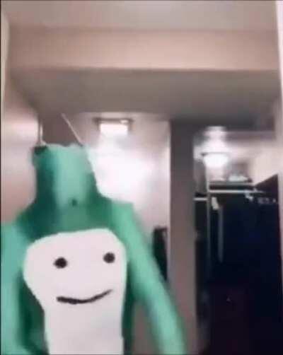 dream listens to the pink floyd?????