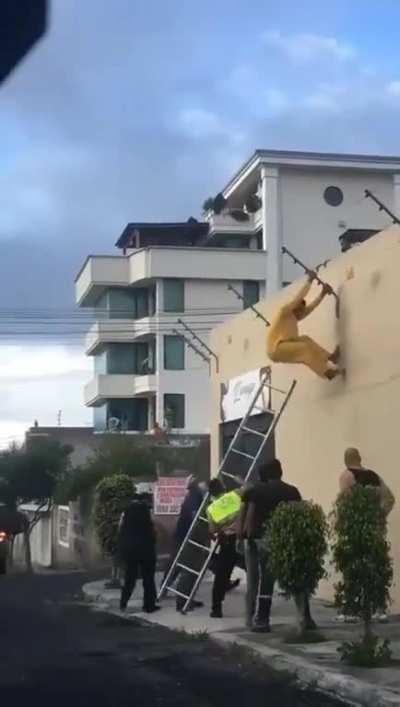 Thief is caught red-handed