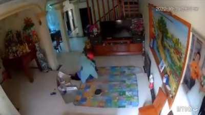 Fire show from Vietnam. Dissatisfied with the division of the inheritance, the daughter decided to burn down her mother's house. -Rough Russian translation