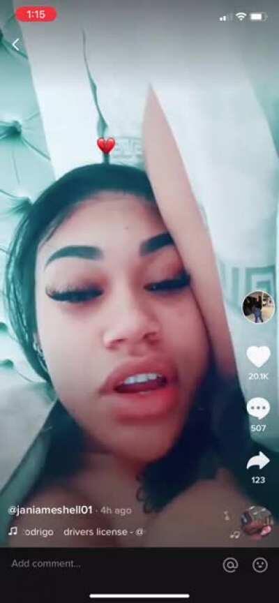 Nip slip or shadow?😍 I’m Sayn nip slip cause she moved the camera