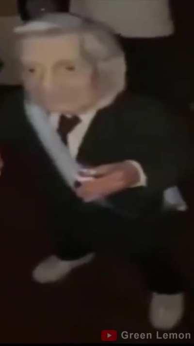 Recordatorio de que este payaso sigue siendo Presidente de nuestro país y de que la mayoría lo votó