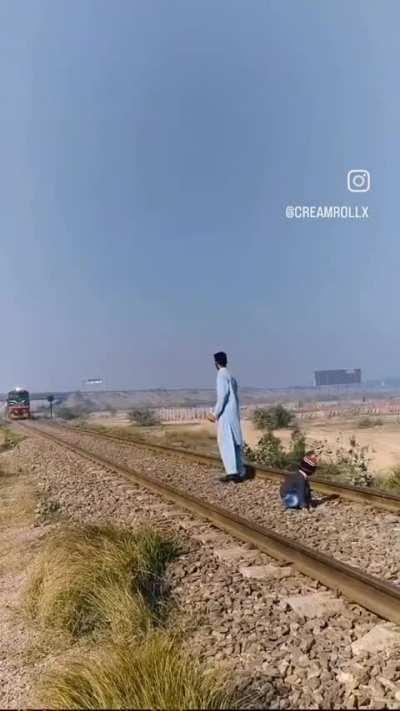 Neo, The Anomaly of India; defeater of trains