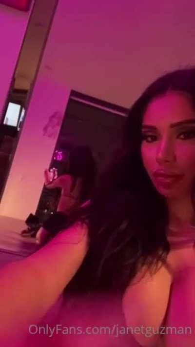 She’s perfect 😩💦