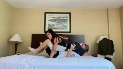 Bianca reverse headscissor 😍