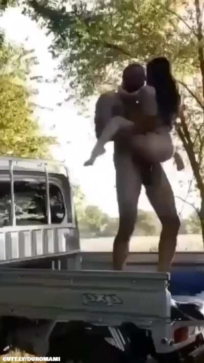 Tiny Chick Services and Gets Pounded by a Cock Thats About The Same Size as Her Calf 😍