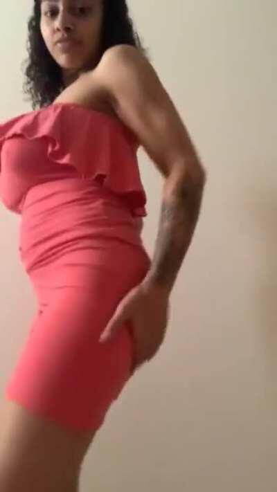 Ayonna Renee Twerking in Pink Dress