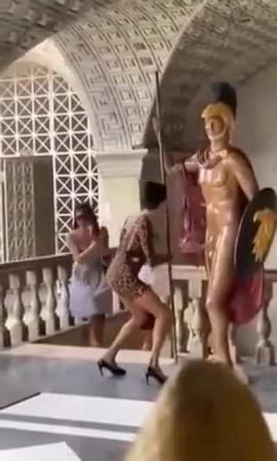 A normal day in this museum 