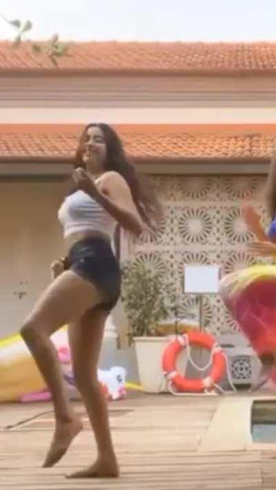 Janhvi Kapoor: Dance in slow motion! (Wanna make her get naked and hold her from behind while she dances. Even I would learn some good dance moves in that way) 😝