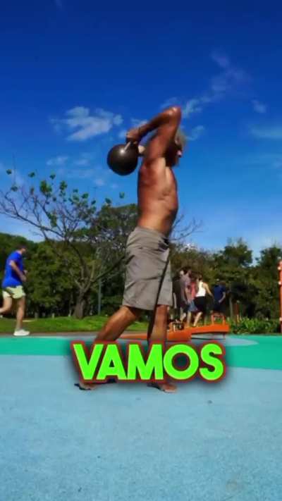 Una mezcla de bronceado menemista, anteojos del Doc Brown de Volver al futuro II, Maru Botana, Pipo Gorosito, hippie con OSDE y un pollo al spiedo