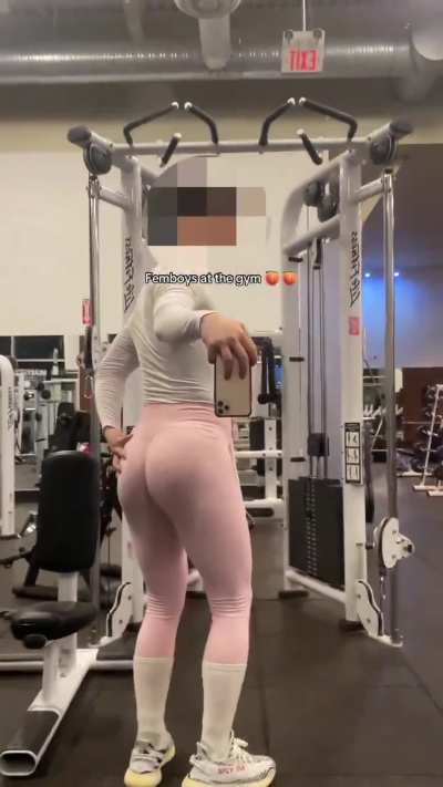 Showing off in Pink Leggings 🍑🍑