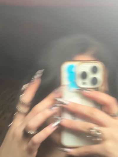 Kisses 💋and scratches 💅🏻