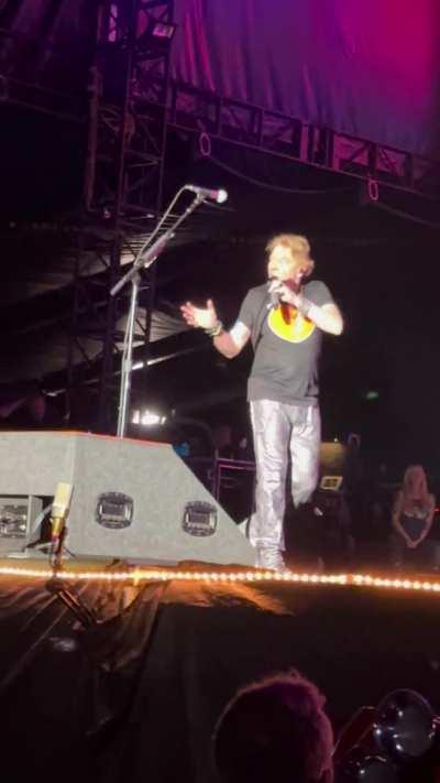 Axl explaining the “pu$$y full of maggots” line in ABSURD 😂