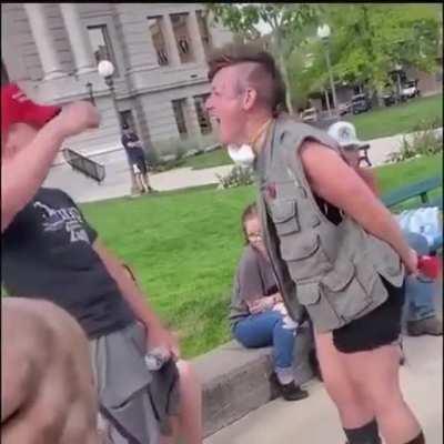 r/orochi: faz uma piada pesada. r/ nhaa: